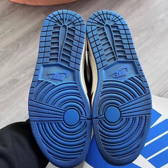 Athletic_Shoes